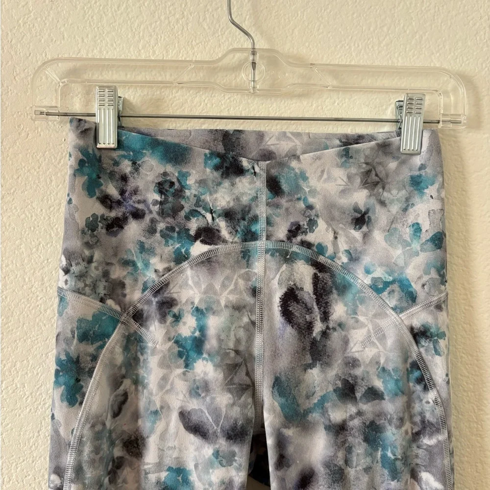 Lululemon Athletica Blue and Gray Printed Leggings